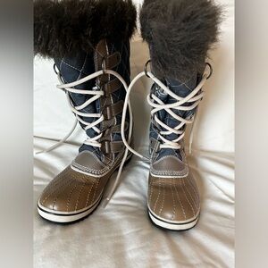 Sorel Tofino blue and khaki snow boots with faux fur